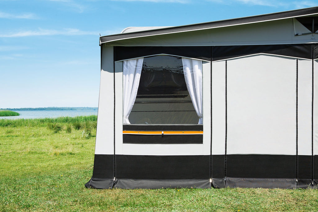 DWT Atelier Chalet mit Rundumdach Ganzjahres-Wohnwagenvorzelt