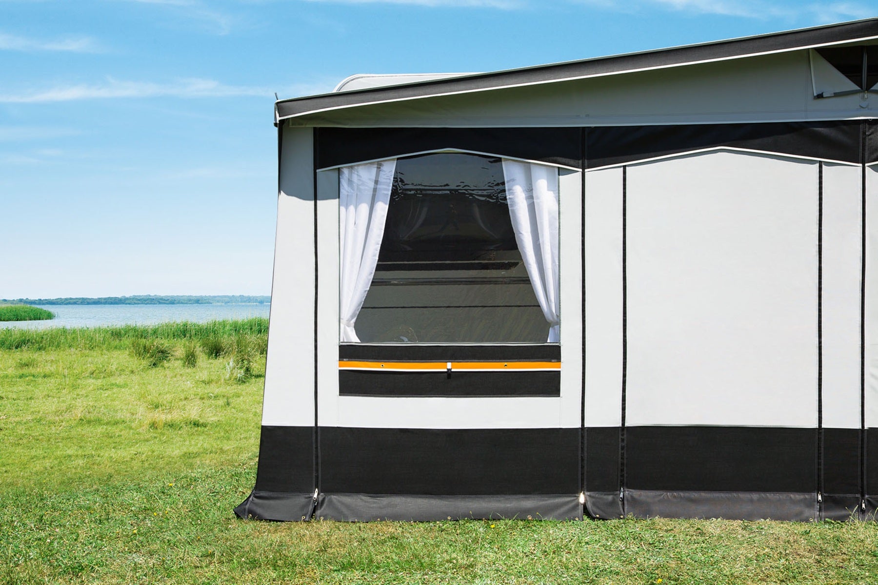 DWT Atelier Chalet mit Rundumdach Ganzjahres-Wohnwagenvorzelt