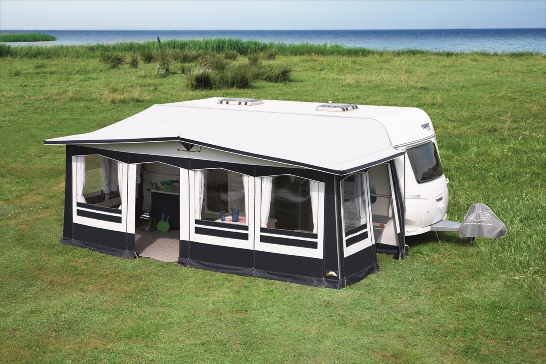 DWT Atelier Chalet mit Rundumdach Ganzjahres-Wohnwagenvorzelt