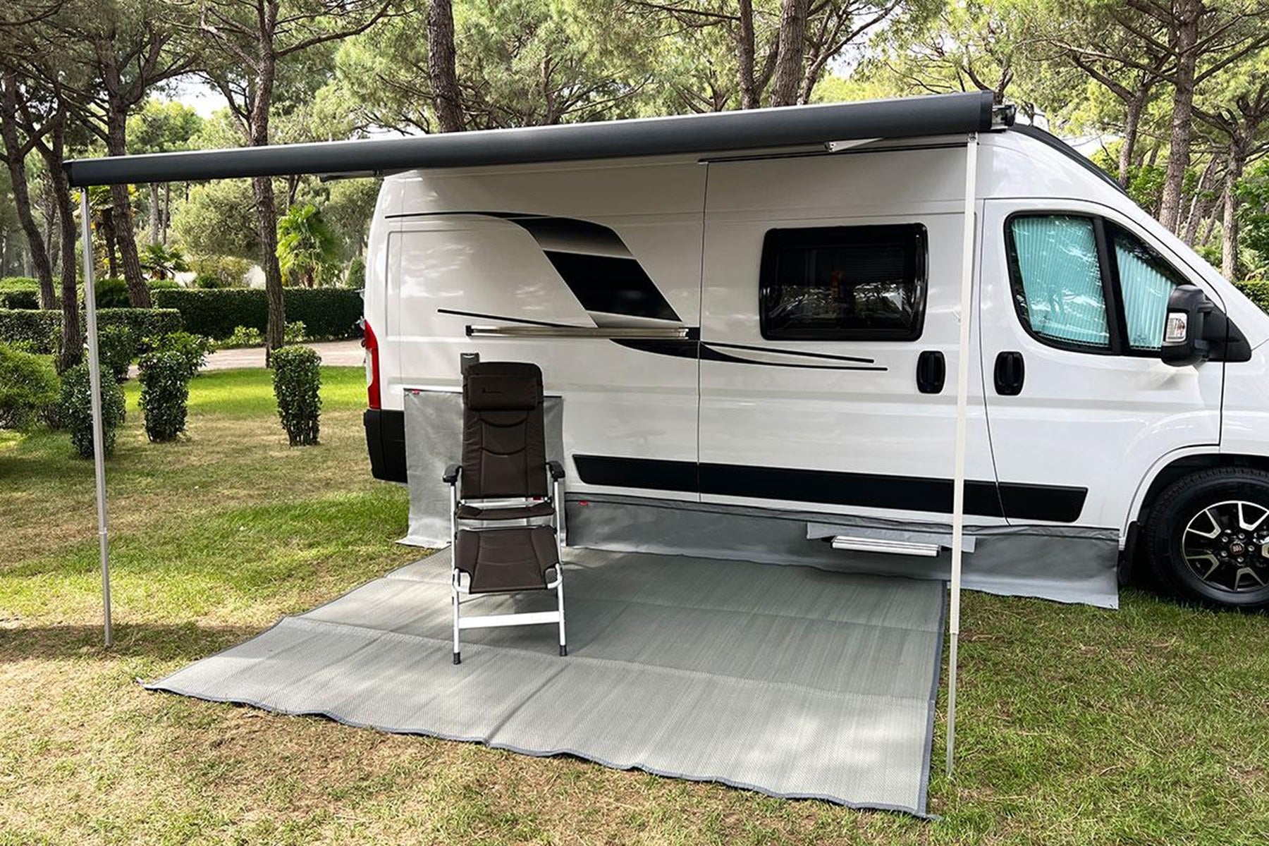 Isabella Windblende & Radkastenabdeckung für Camper-Van